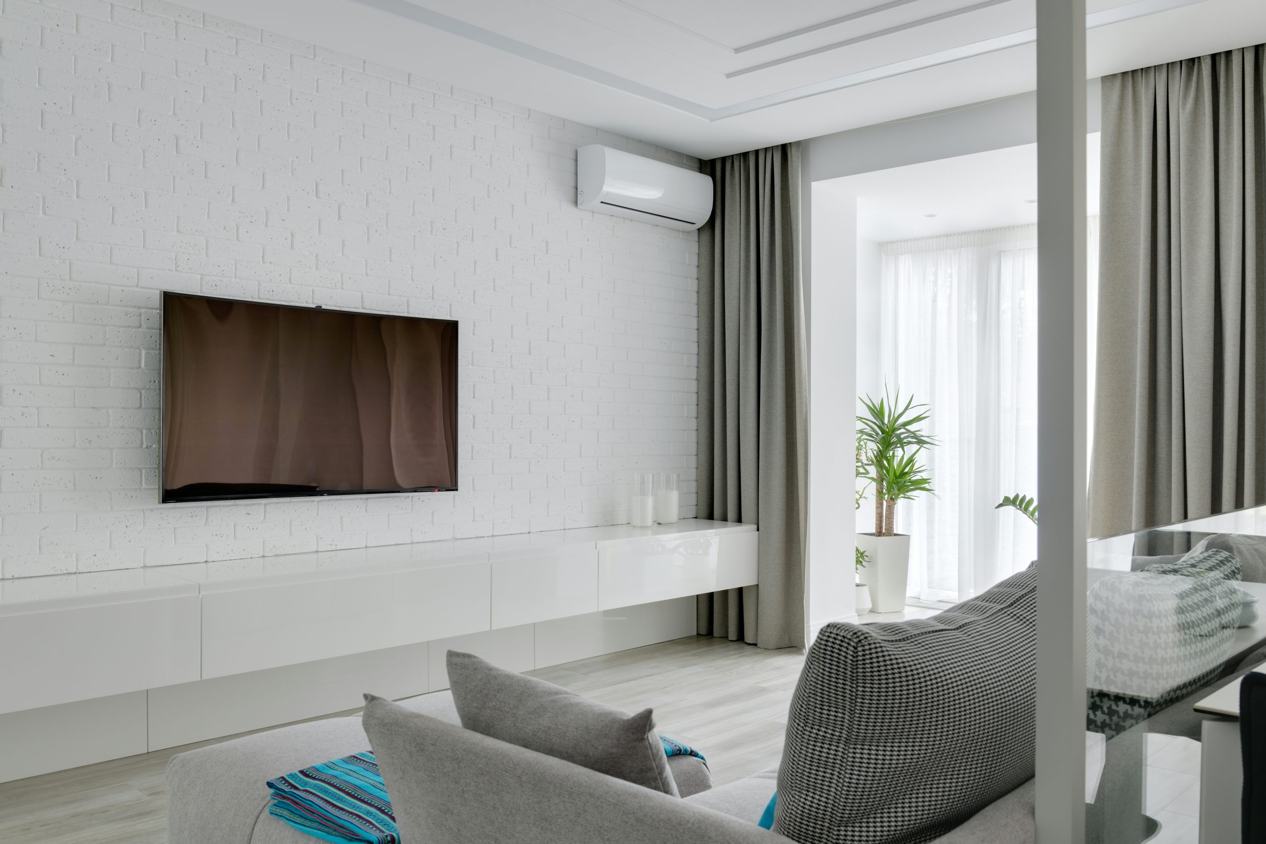 Dry Indoor Air: The Culprits, the Concerns, and the Solution